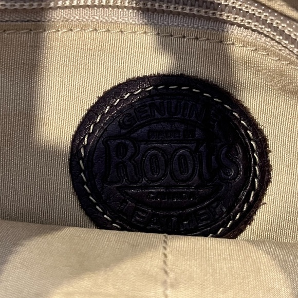 Roots, chocolate brown, genuine leather crossbody purse - Picture 4 of 9